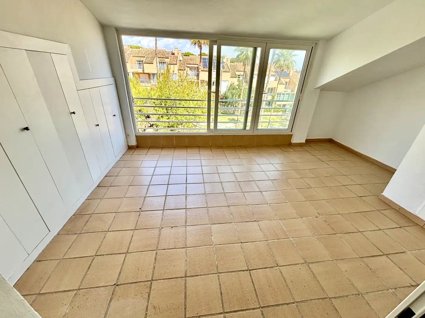Vista exterior de Casa adosada en venta en Alicante / Alacant con Aire acondicionado, Jardín privado y Terraza