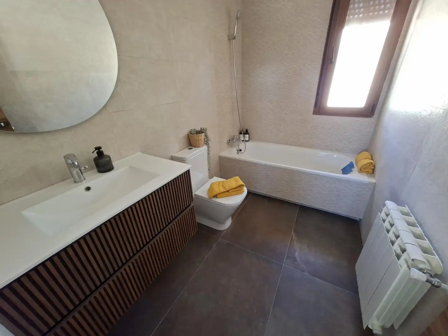 Bathroom of Houses for sale in Lozoyuela-Navas-Sieteiglesias