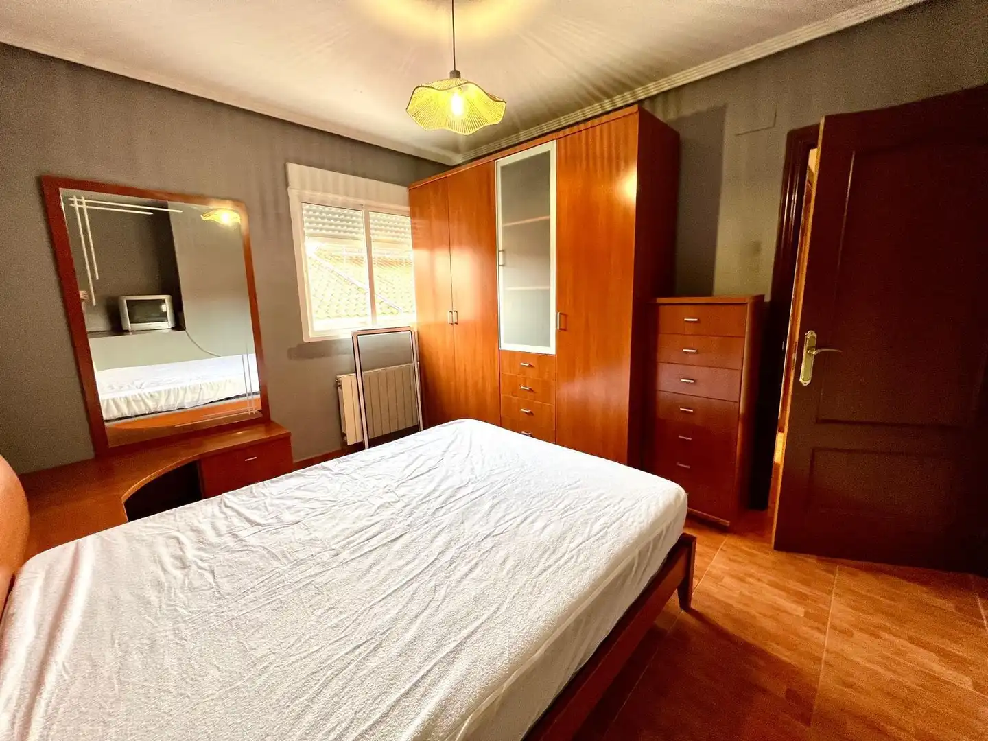 Schlafzimmer von Einfamilien-Reihenhaus zur Miete in Plasencia mit Heizung und Möbliert