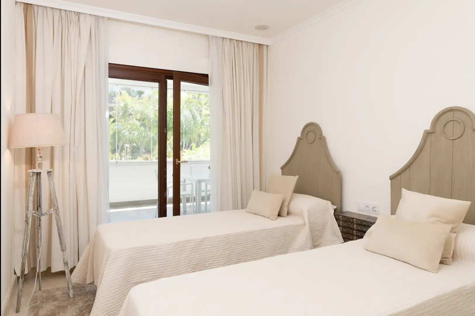 Dormitori de Apartament de lloguer en Marbella amb Aire condicionat, Terrassa i Moblat