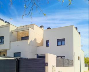 Vista exterior de Casa o xalet en venda en Valdepiélagos amb Terrassa