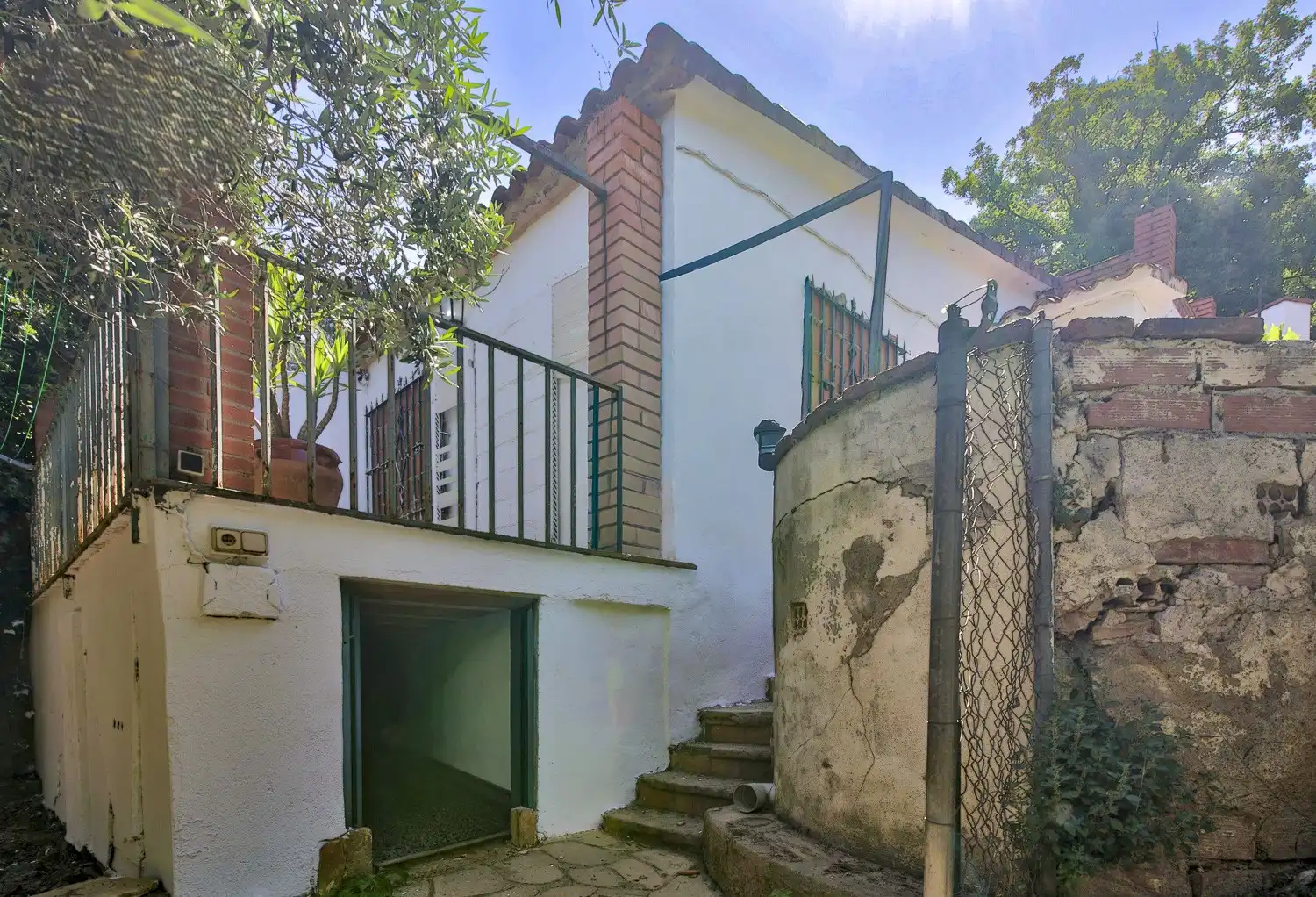 Exterior view of Houses for sale in Sant Cugat del Vallès  with Private garden and Swimming Pool