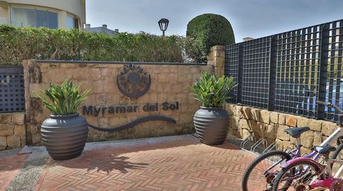 Foto 2 de Piso en venta en Calle Acebo de Cosmopolis, El Faro de Calaburra - Chaparral, Mijas
