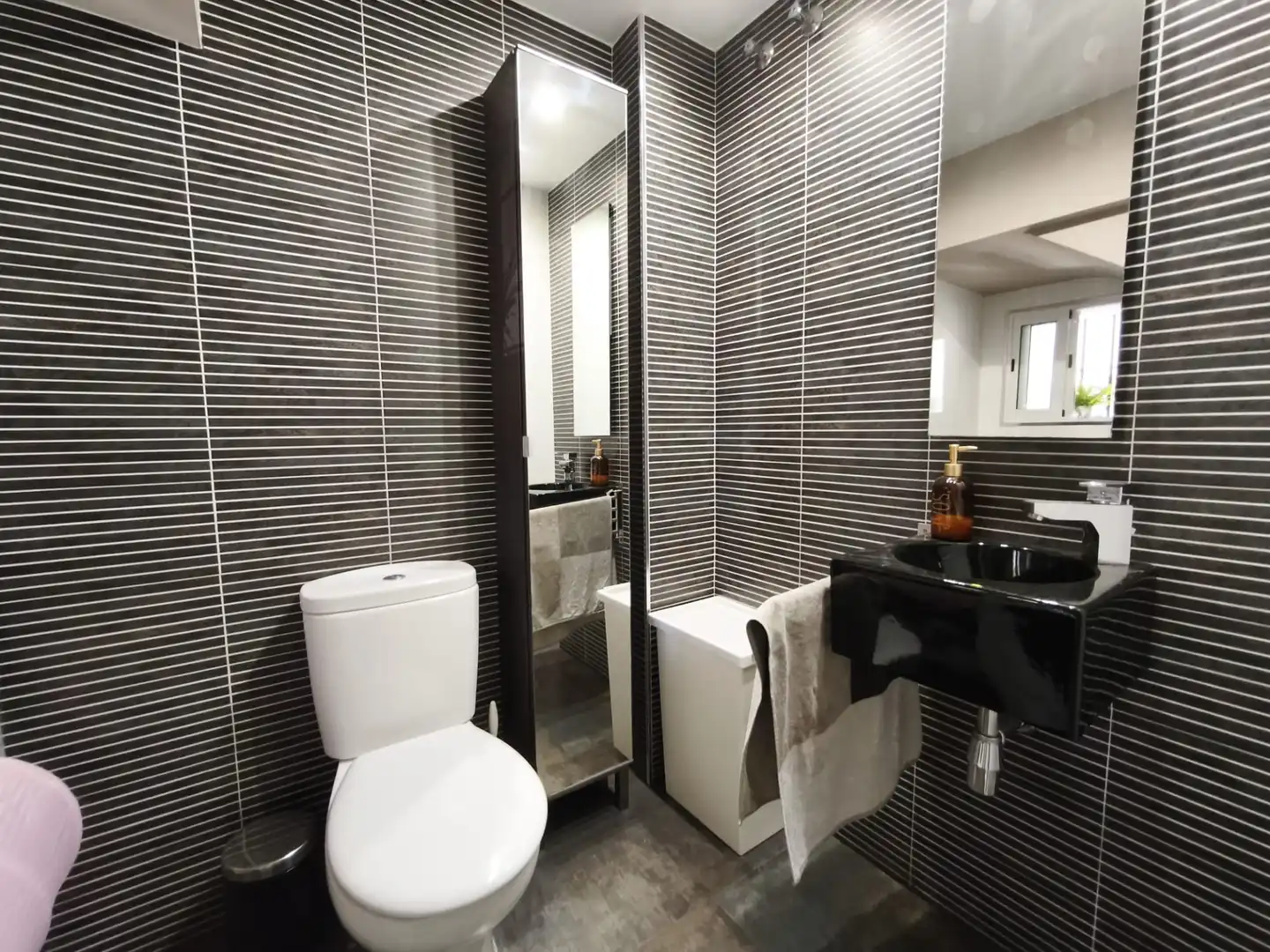 Bathroom of Houses for sale in Gines  with Air Conditioner, Private garden and Terrace