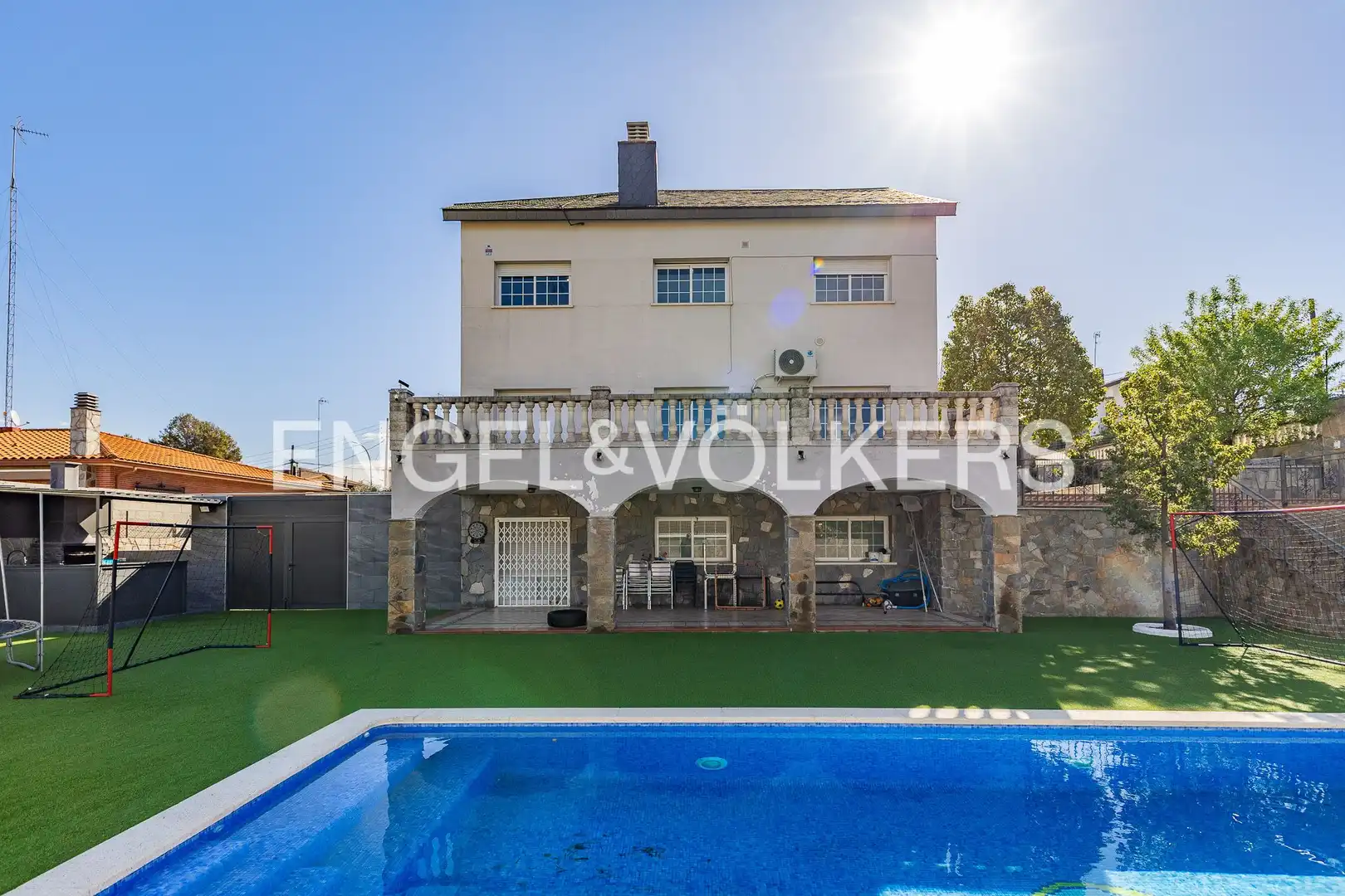 Vista exterior de Casa o xalet en venda en Terrassa amb Aire condicionat, Calefacció i Jardí privat