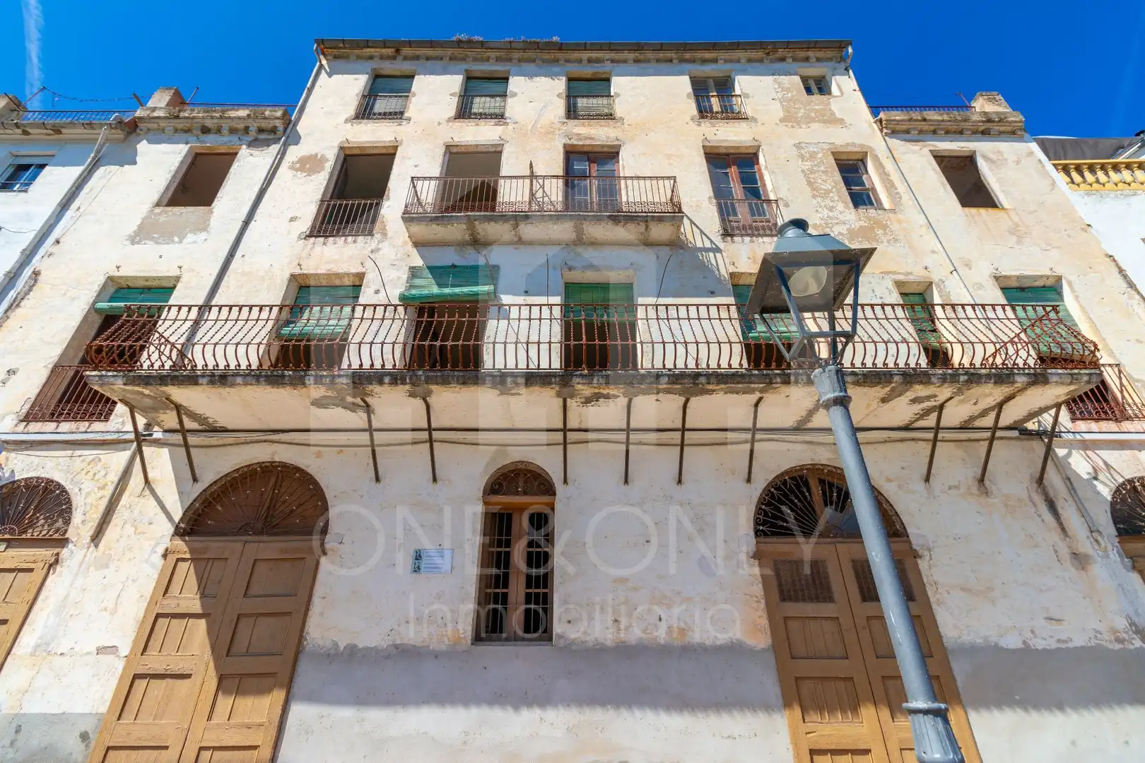 Vista exterior de Edifici en venda en Móra d'Ebre