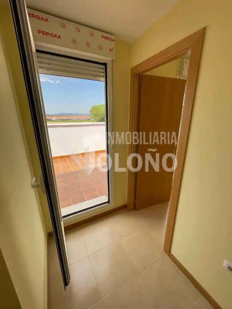 Habitación de Dúplex en venta en Castañares de Rioja con Calefacción, Terraza y Trastero