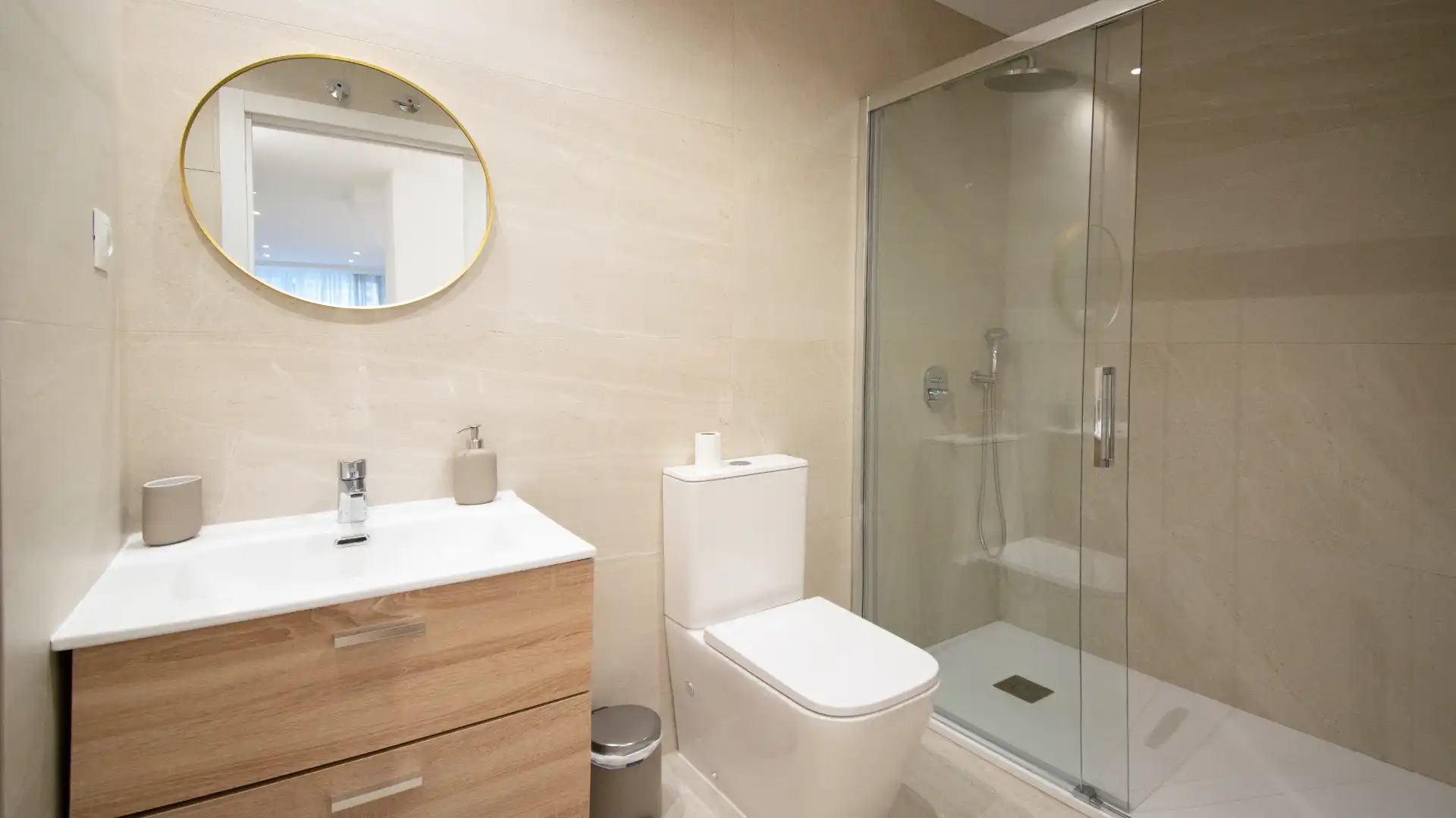 Bathroom of Flat for rent in Madrid  with Heating, Furnished and Oven