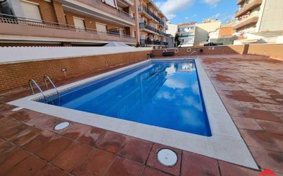 Swimming pool of Flat for sale in El Vendrell  with Air Conditioner, Terrace and Swimming Pool