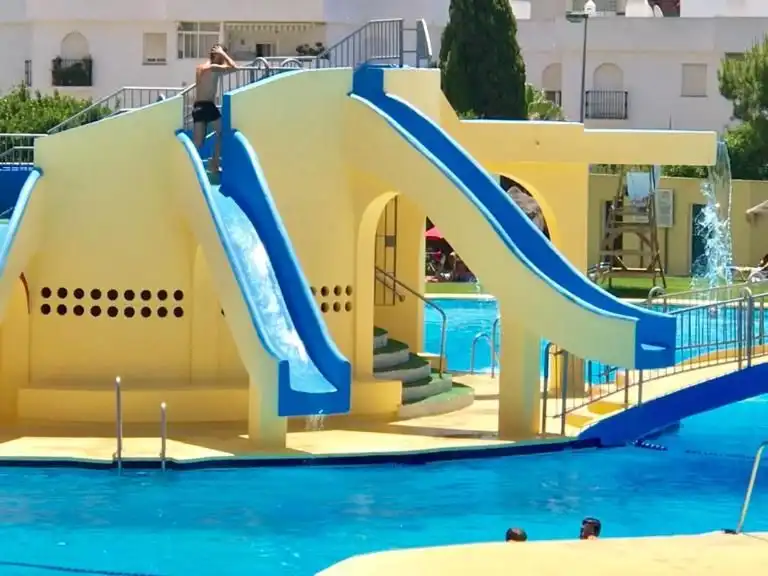Schwimmbecken von Wohnung zum Verkauf in Benalmádena mit Klimaanlage und Balkon