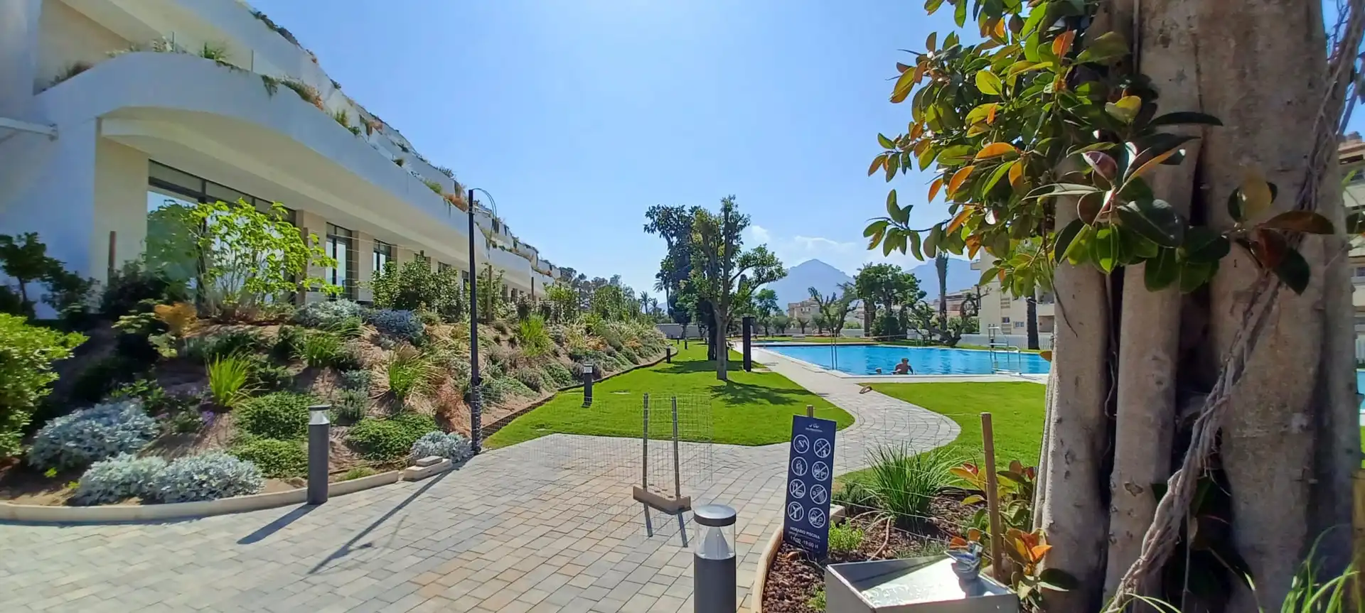 Piscina de Apartamento en venta en L'Alfàs del Pi con Aire acondicionado, Calefacción y Jardín privado