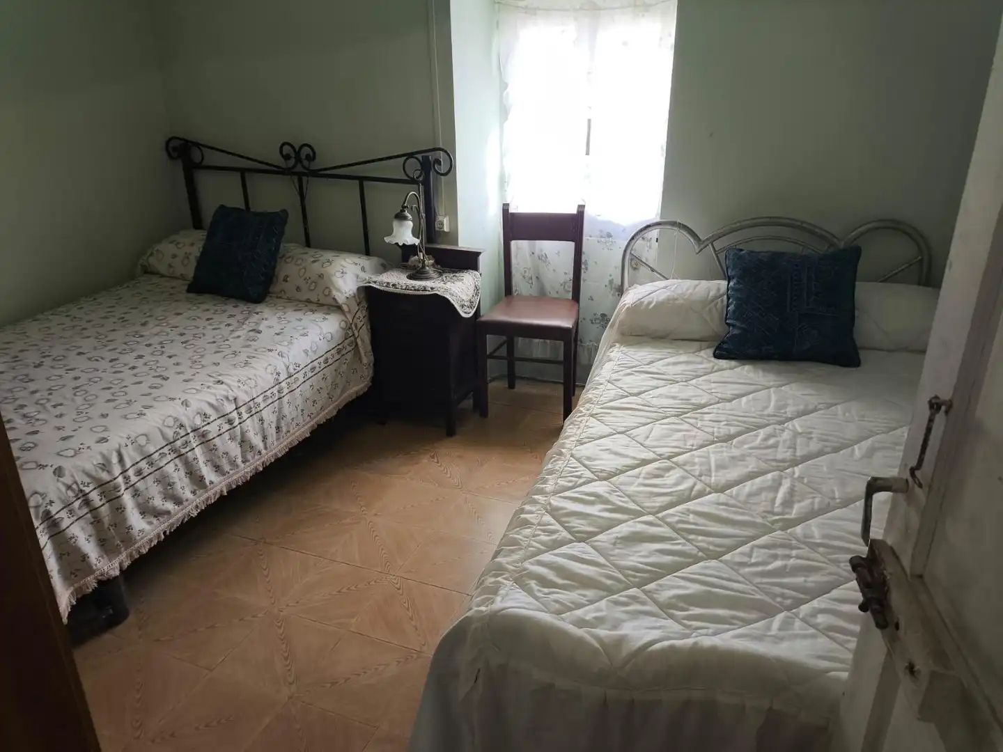Dormitori de Casa o xalet en venda en Santa Comba amb Traster i Moblat