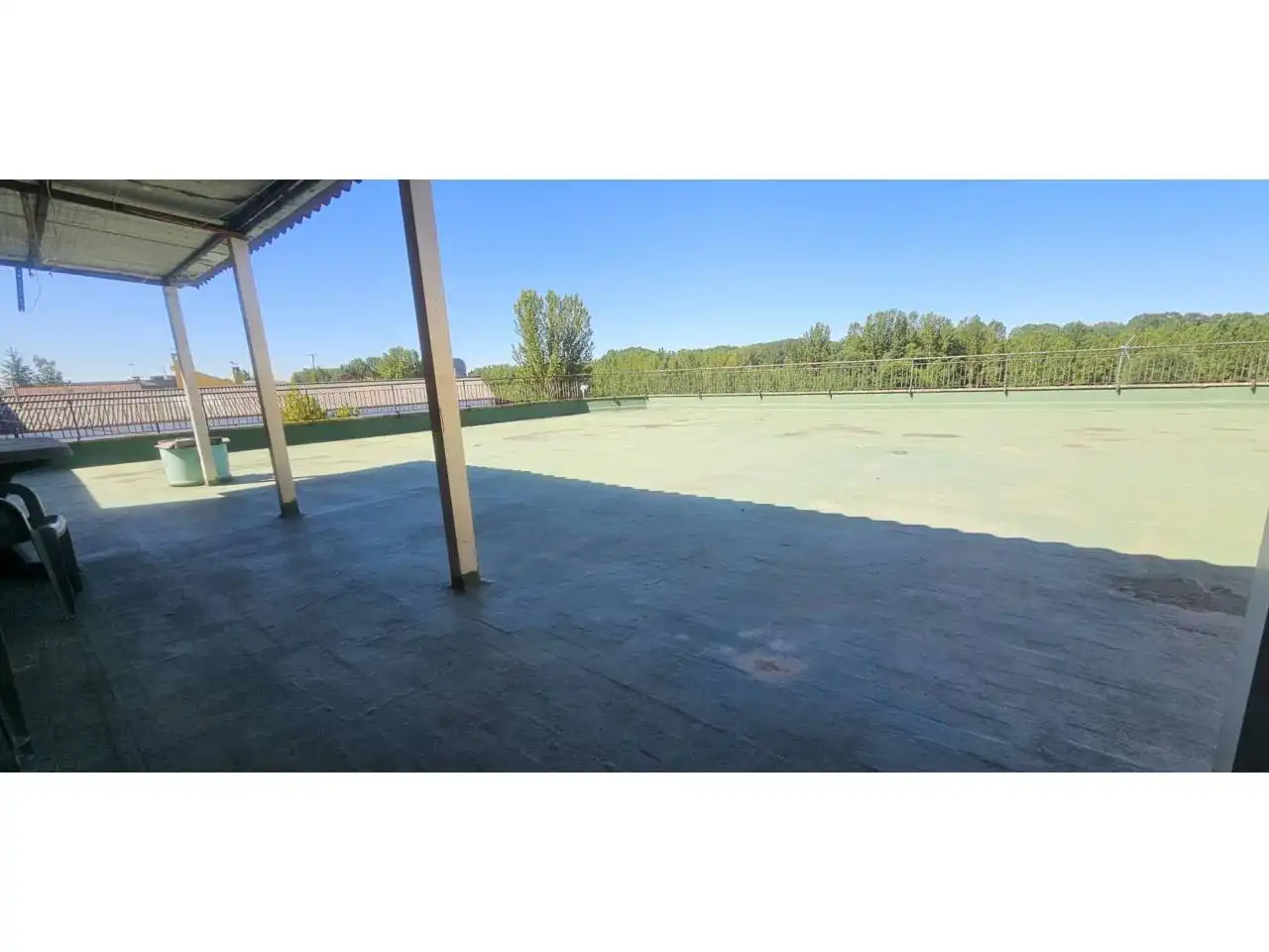 Terraza de Casa adosada en venta en Sariegos con Calefacción, Parquet y Terraza