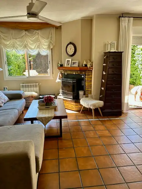 Sala de estar de Casa adosada en venta en Guadalajara con Aire acondicionado, Calefacción y Terraza