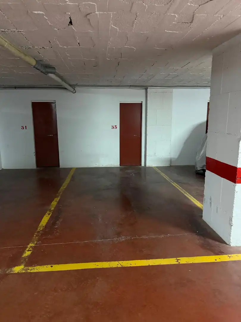 Aparcament de Apartament de lloguer en Fuengirola amb Aire condicionat, Calefacció i Jardí privat