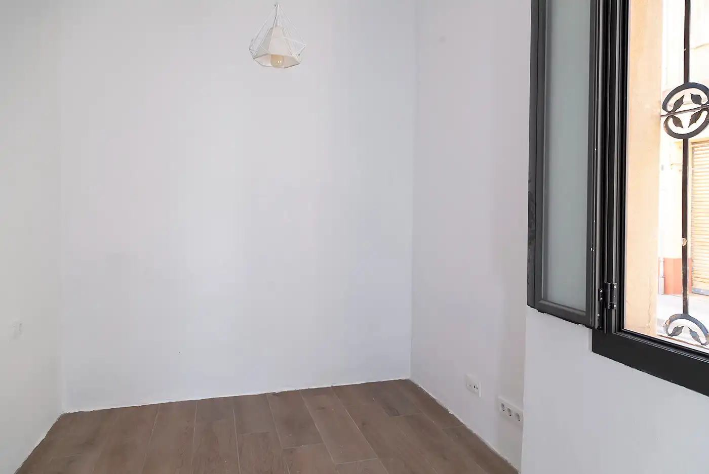 Dormitori de Planta baixa en venda en Cornellà de Llobregat amb Calefacció