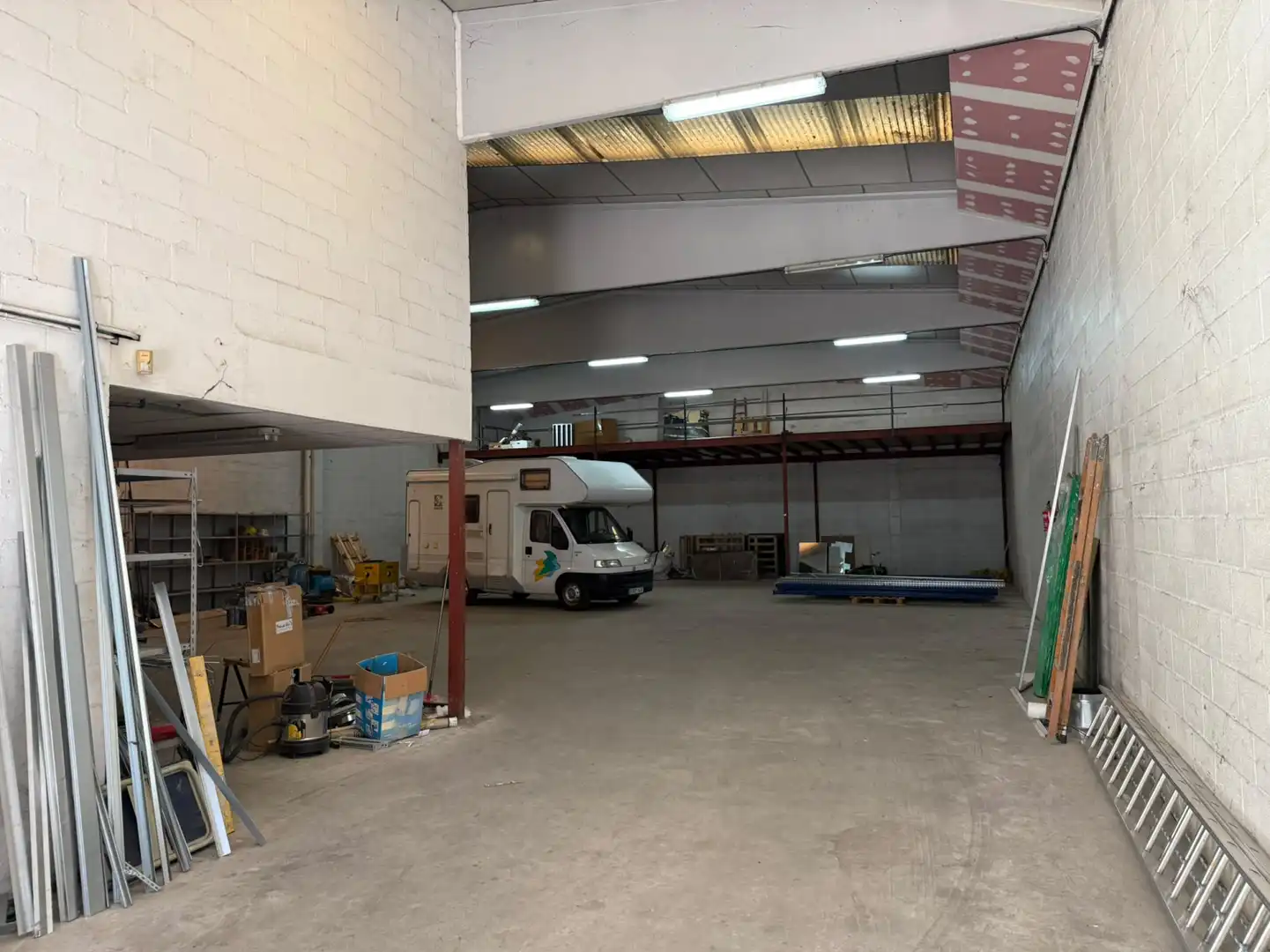Fabrikhallen zur Miete in  Logroño