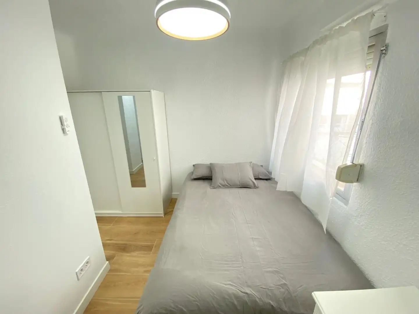 Room in Avenida de la Albufera, 143, Numancia
