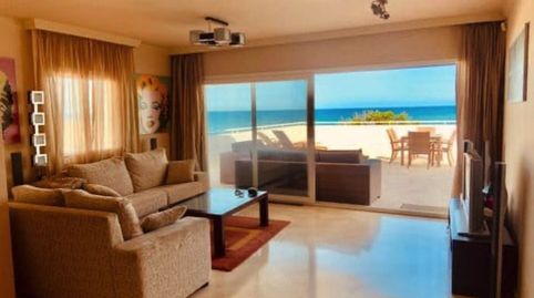 💎 Exclusividad en Primera Línea: Apartamento Reformado con Gran Terraza en Buenas Noches, Estepona, imatge 4