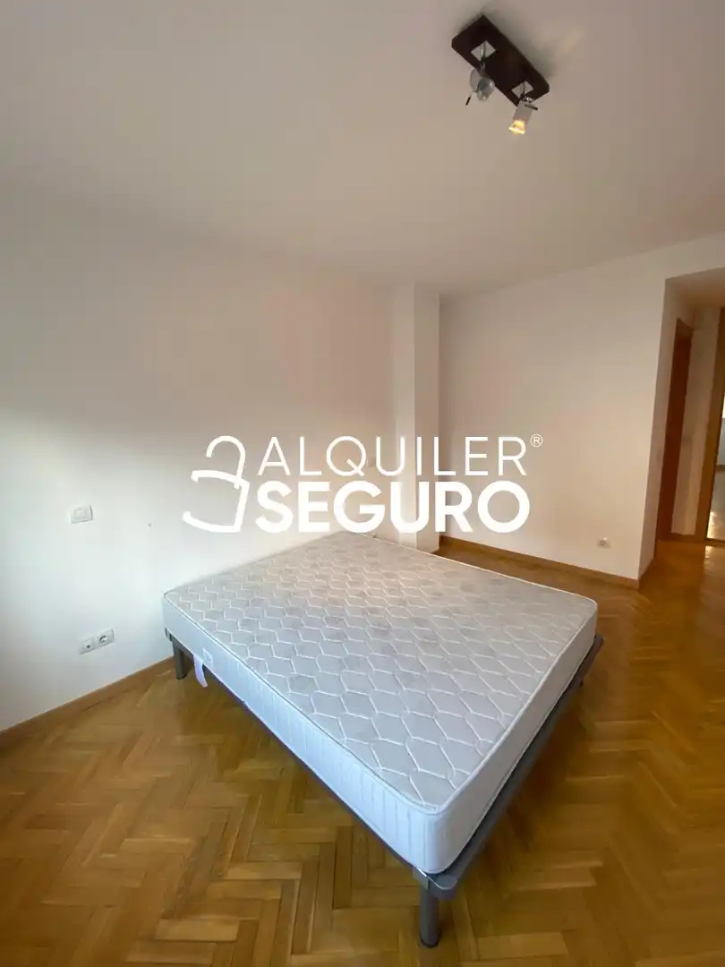 Flat with pool to rent in peñalver, imagen 2