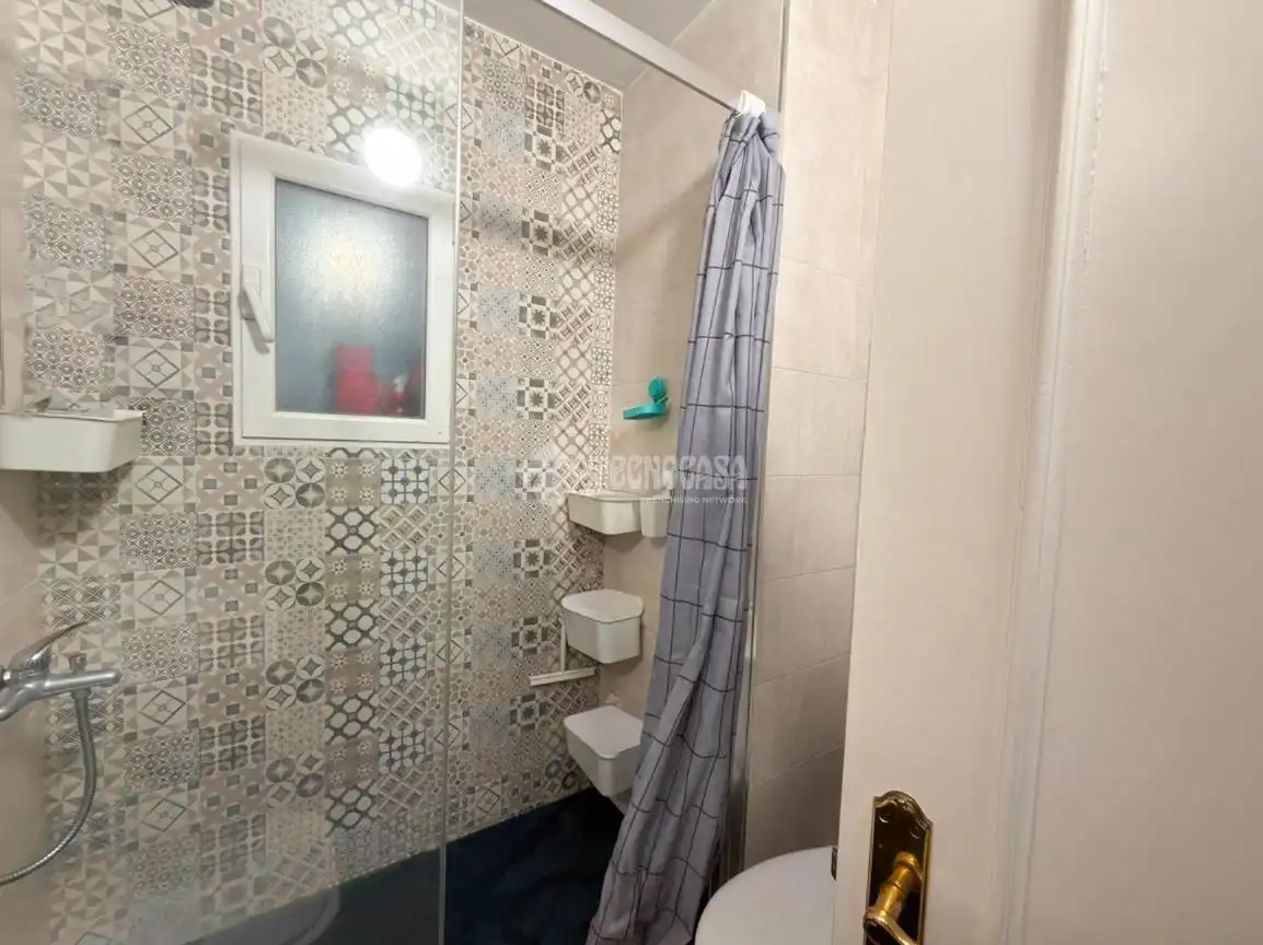 Bathroom of Flat for sale in Alcalá de Henares