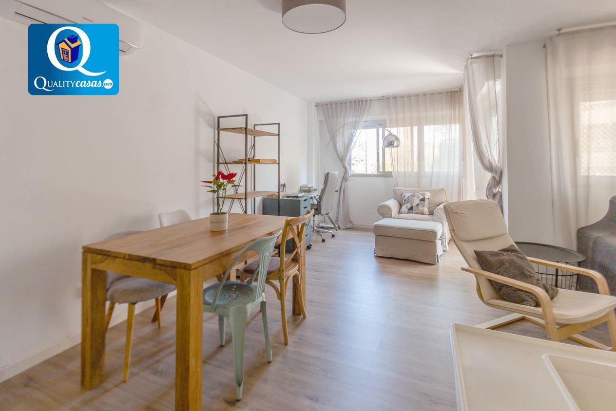 Dormitori de Apartament en venda en Alicante / Alacant amb Aire condicionat, Terrassa i Piscina comunitària