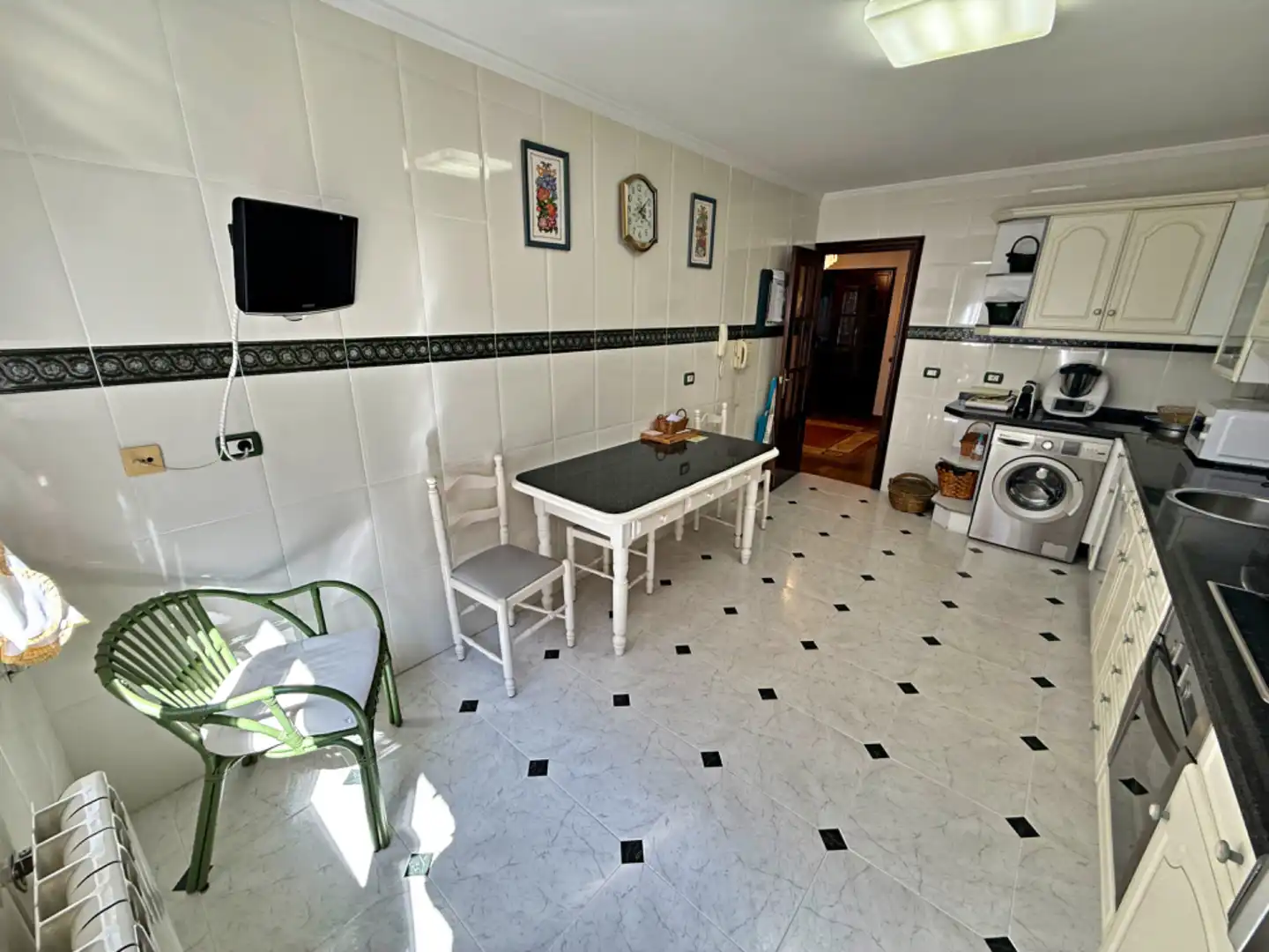 Cocina de Casa adosada en venta en Oviedo  con Calefacción, Jardín privado y Parquet