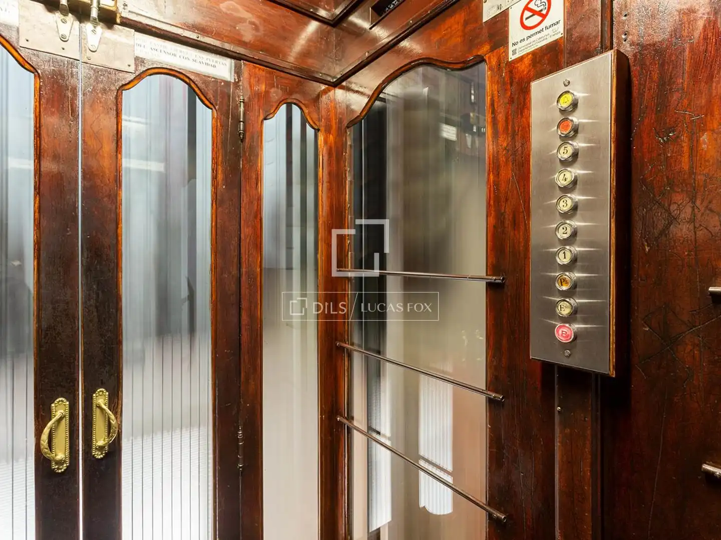 Flat for sale in Barcelona  with Air Conditioner, Terrace and Furnished