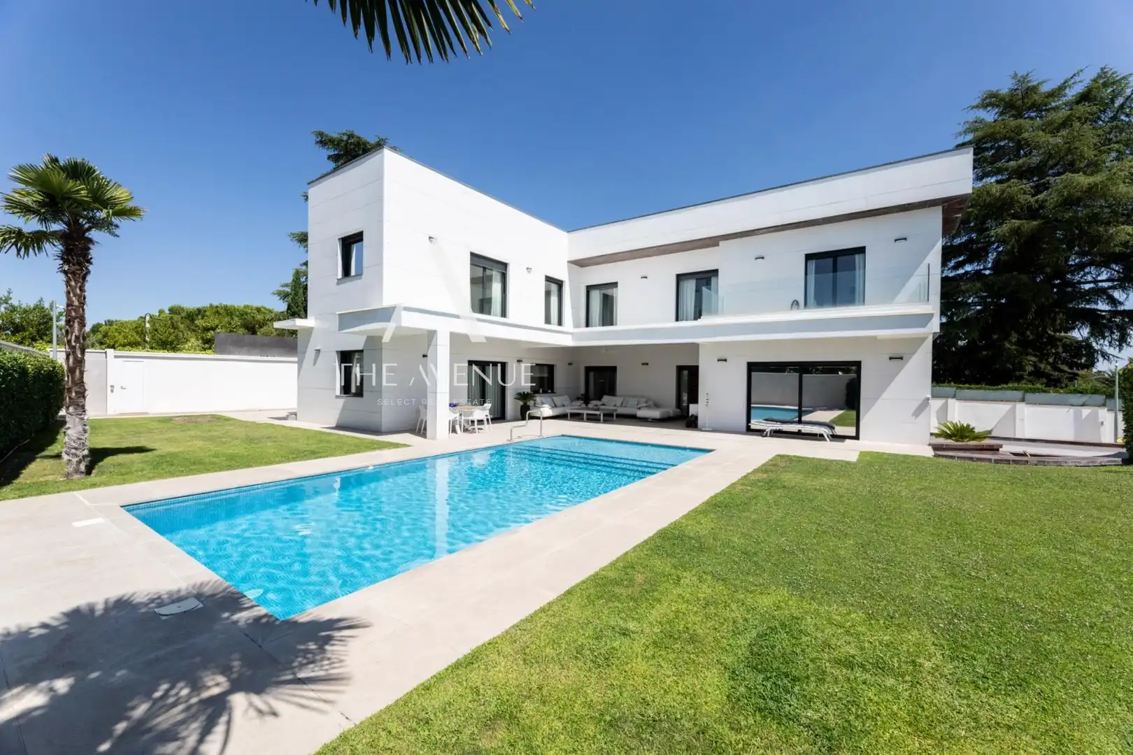 Vista exterior de Casa o xalet en venda en Las Rozas de Madrid amb Aire condicionat, Calefacció i Jardí privat