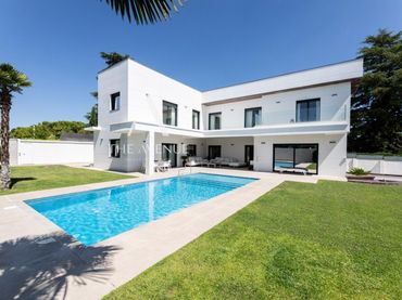Xalet amb piscina en venda a Rozas Centro