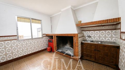 Amplia casa de 2 plantas con 4 habitaciones y 2 baños en zona CFrancisco Garcia Pavón