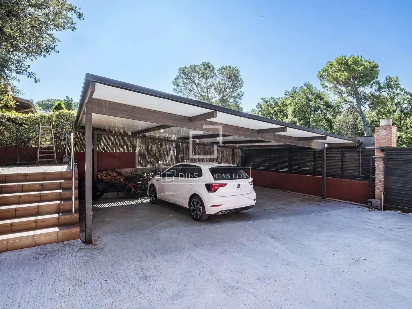 Aparcament de Casa o xalet en venda en Sant Cugat del Vallès amb Aire condicionat, Calefacció i Jardí privat