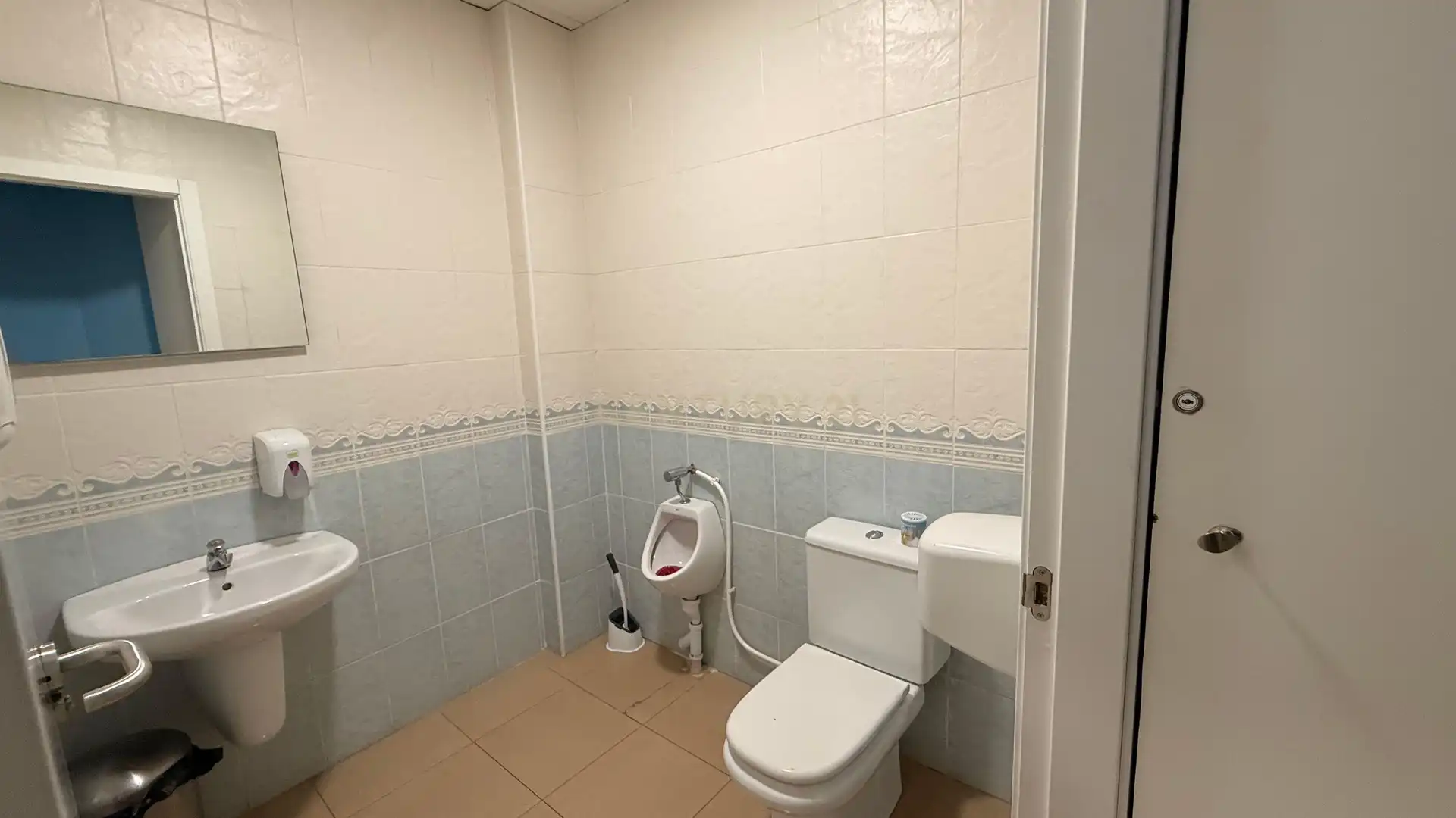 Baño de Local en traspaso en Calpe / Calp con Aire acondicionado, Alarma y Domótica