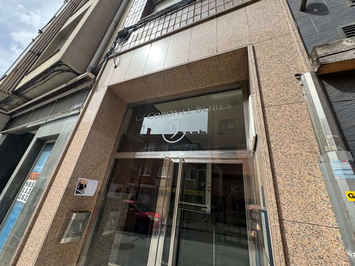 Vista exterior de Pis en venda en Oviedo  amb Calefacció, Parquet i Forn