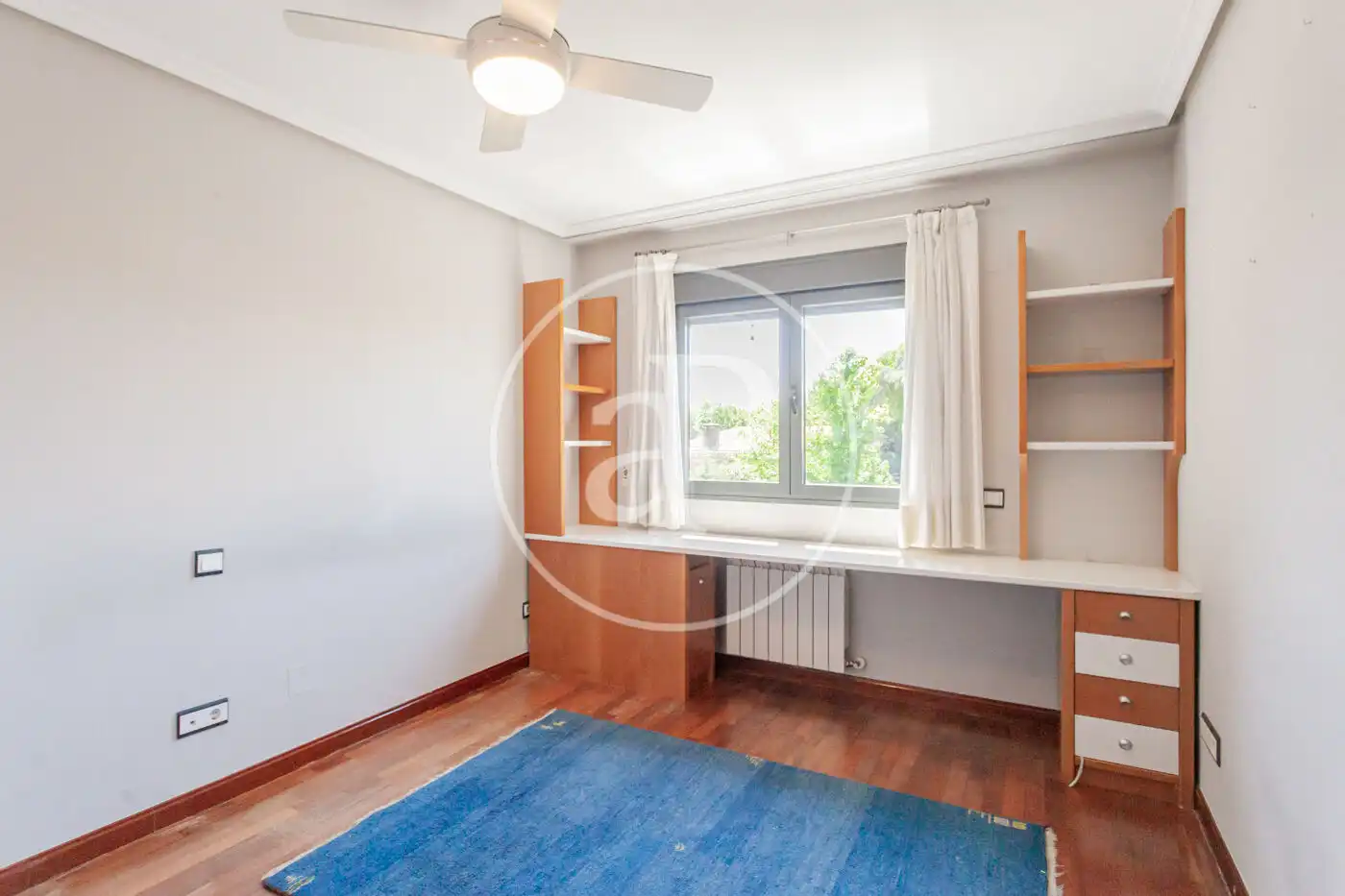 Habitación de Casa adosada en venta en Madrid con Aire acondicionado, Calefacción y Jardín privado