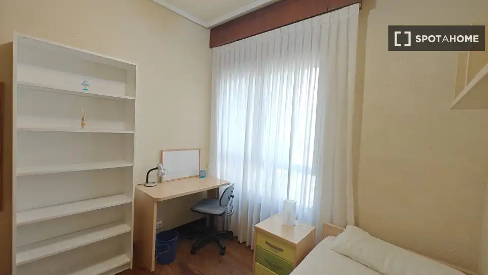 Bedroom of Flat for rent in Bilbao   with Air Conditioner, Heating and Furnished