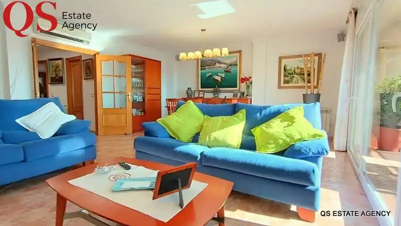 Sala de estar de Casa adosada en venta en Pineda de Mar con Aire acondicionado, Calefacción y Terraza