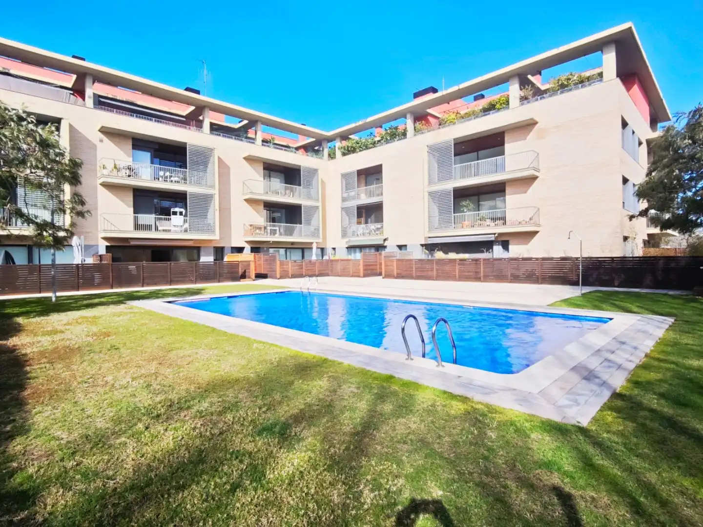 Appartamento con piscina in vendita a Carrer d'Eric R. Svensson 13, imagen 4
