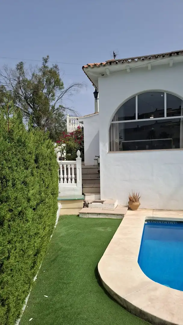 Vista exterior de Casa o chalet de alquiler en Fuengirola con Terraza, Amueblado y Balcón