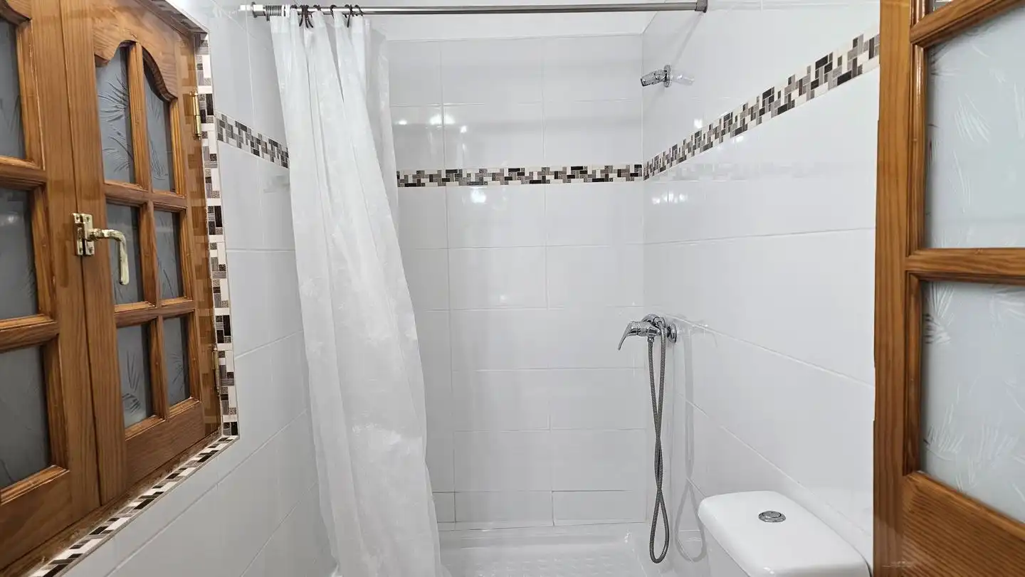 Bany de Casa o xalet en venda en Santa Lucía de Tirajana amb Jardí privat, Terrassa i Piscina