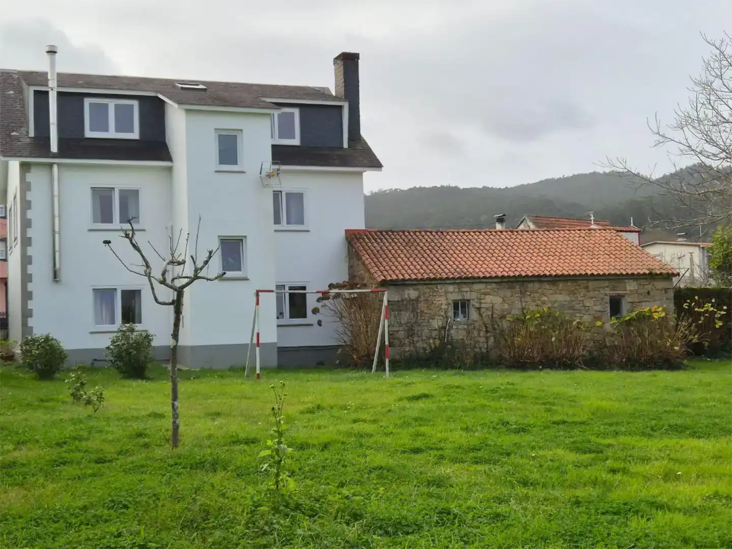 Vista exterior de Casa o xalet en venda en Cabana de Bergantiños amb Jardí privat, Parquet i Traster
