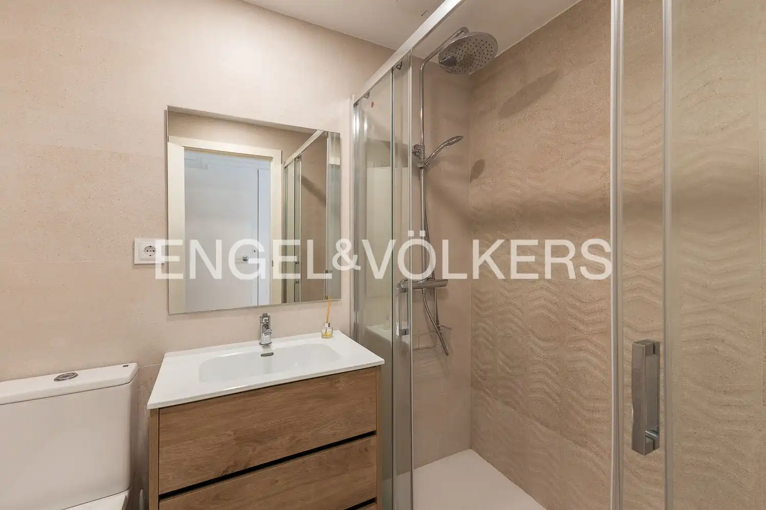 Baño de Casa o chalet de alquiler en Rocafort con Aire acondicionado, Calefacción y Jardín privado