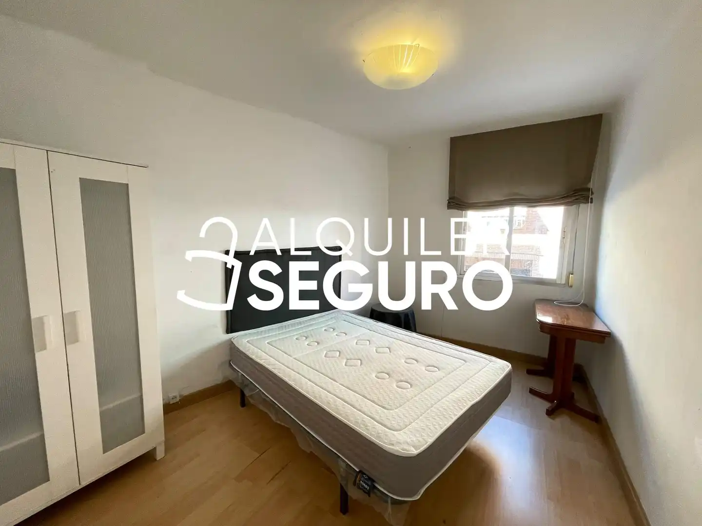 Dormitori de Pis de lloguer en Madrid amb Aire condicionat, Calefacció i Terrassa