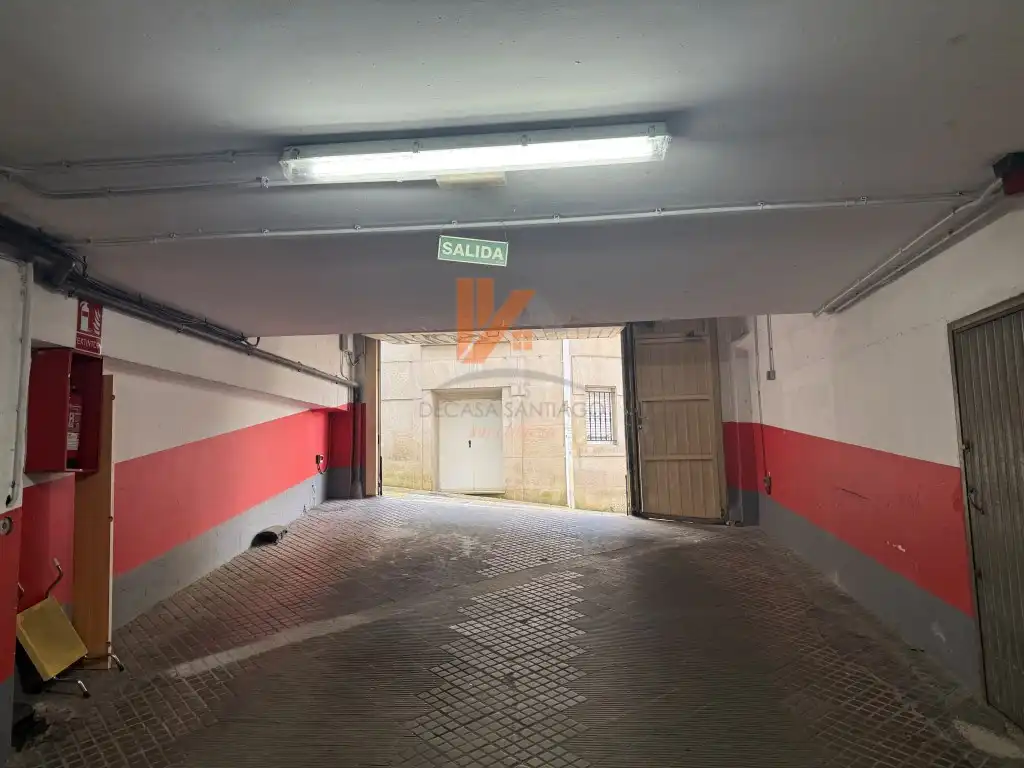 Parkplatz von Garage zum Verkauf in Santiago de Compostela 