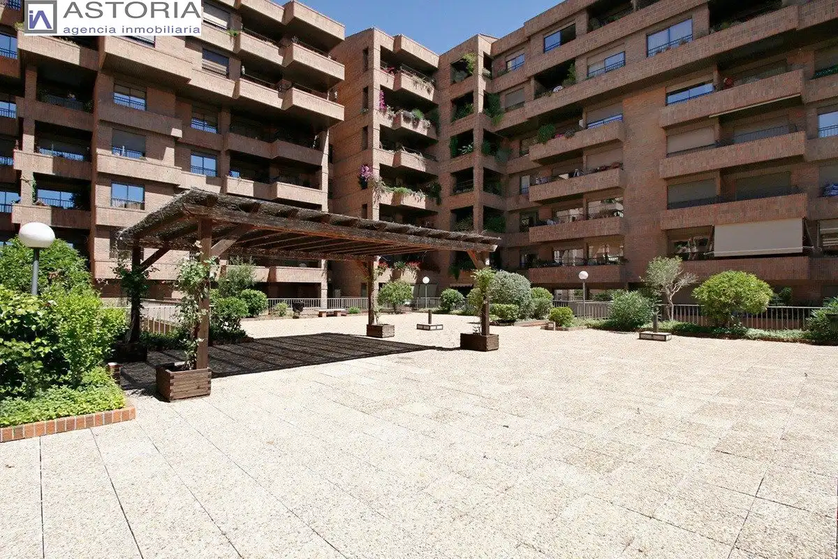Vista exterior de Apartamento de alquiler en Granada con Aire acondicionado, Calefacción y Terraza