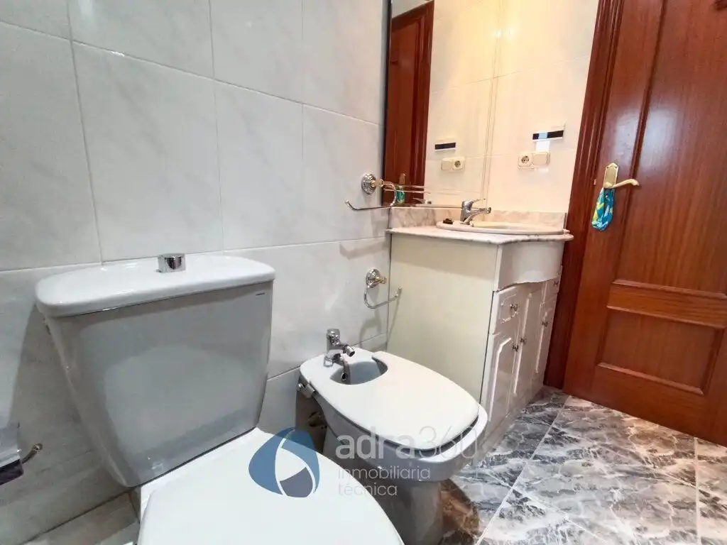 Badezimmer von Wohnung zur Miete in  Logroño mit Heizung, Terrasse und Möbliert