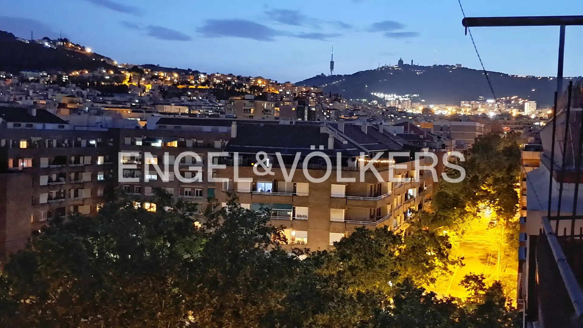 Vista exterior de Àtic en venda en Barcelona amb Aire condicionat, Calefacció i Parquet