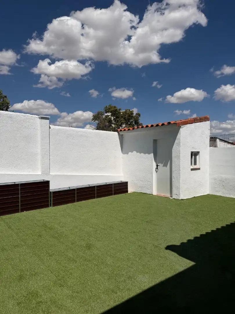 Vista exterior de Casa adosada en venda en Carabaña amb Aire condicionat, Calefacció i Jardí privat