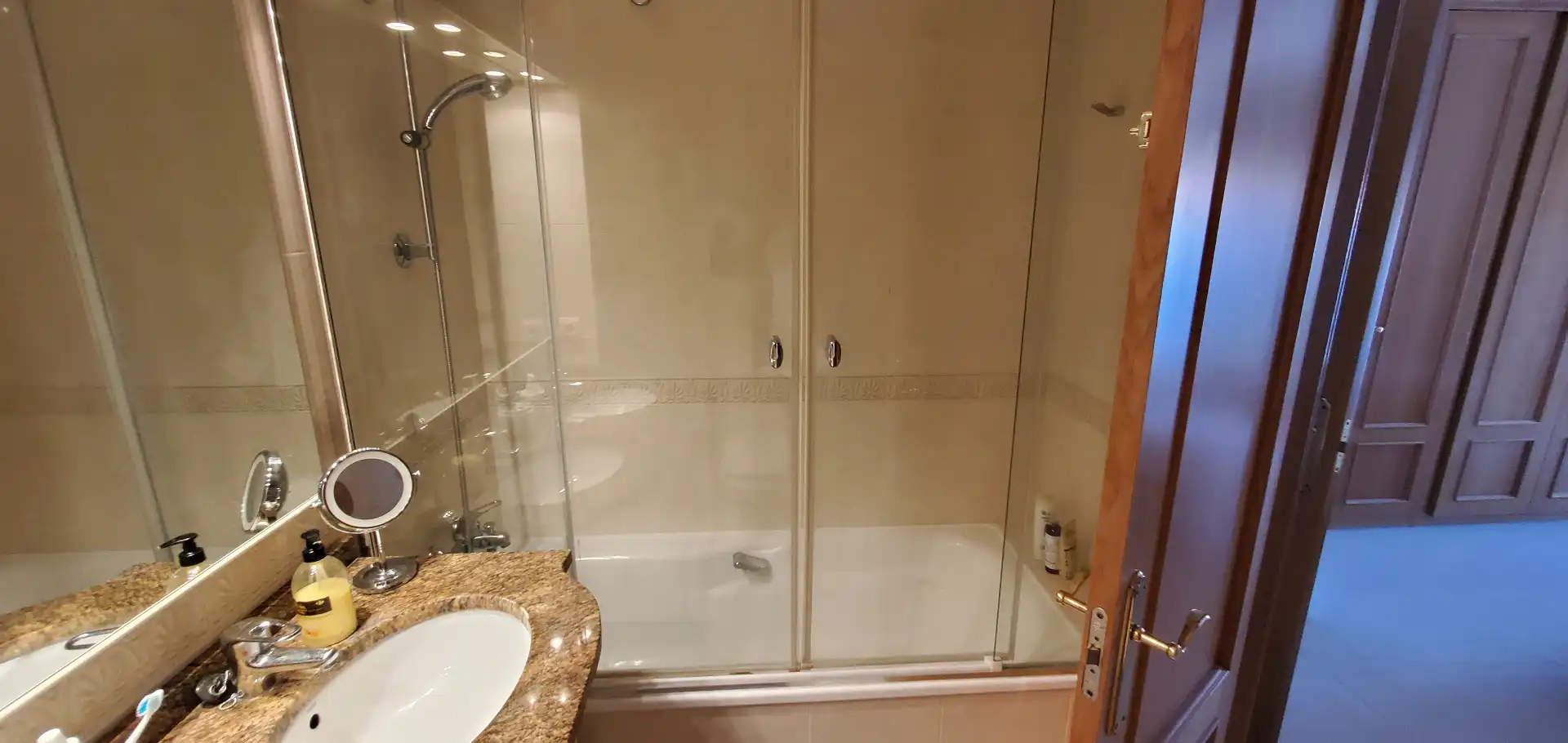 Bathroom of Apartments for sale in L'Escala  with Heating, Terrace and Furnished