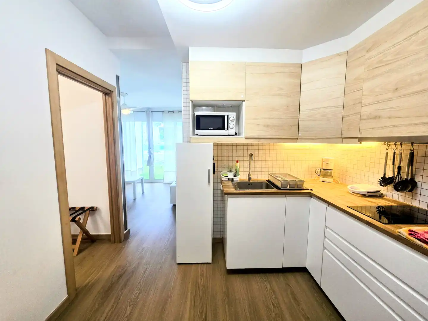Küche von Wohnung zum Verkauf in Arona mit Privatgarten, Terrasse und Möbliert